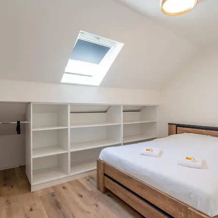 펜션 Beautiful And Spacious Renovated For 10 오스텐드