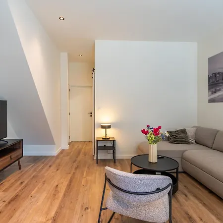 Beautiful And Spacious Renovated For 10 Holiday home *