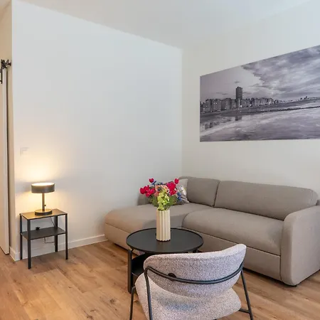 Beautiful And Spacious Renovated For 10 Holiday home *
