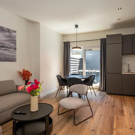 Beautiful And Spacious Renovated For 10